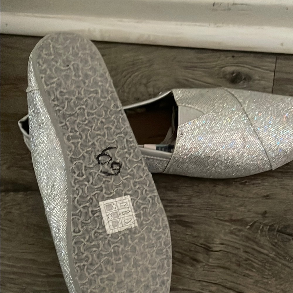 Skechers BOBS Glittery Silver Slip-Ons - Picture 5 of 6